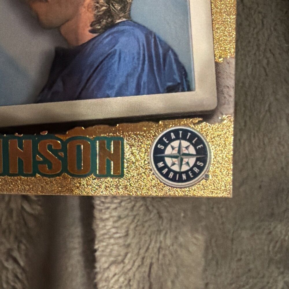 1998 Pacific Invincible - Randy Johnson #65 - Picture 7 of 9